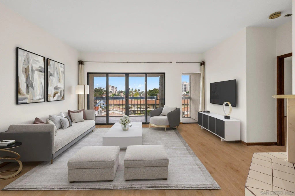 3570 1st Ave 20, Hillcrest (HC)