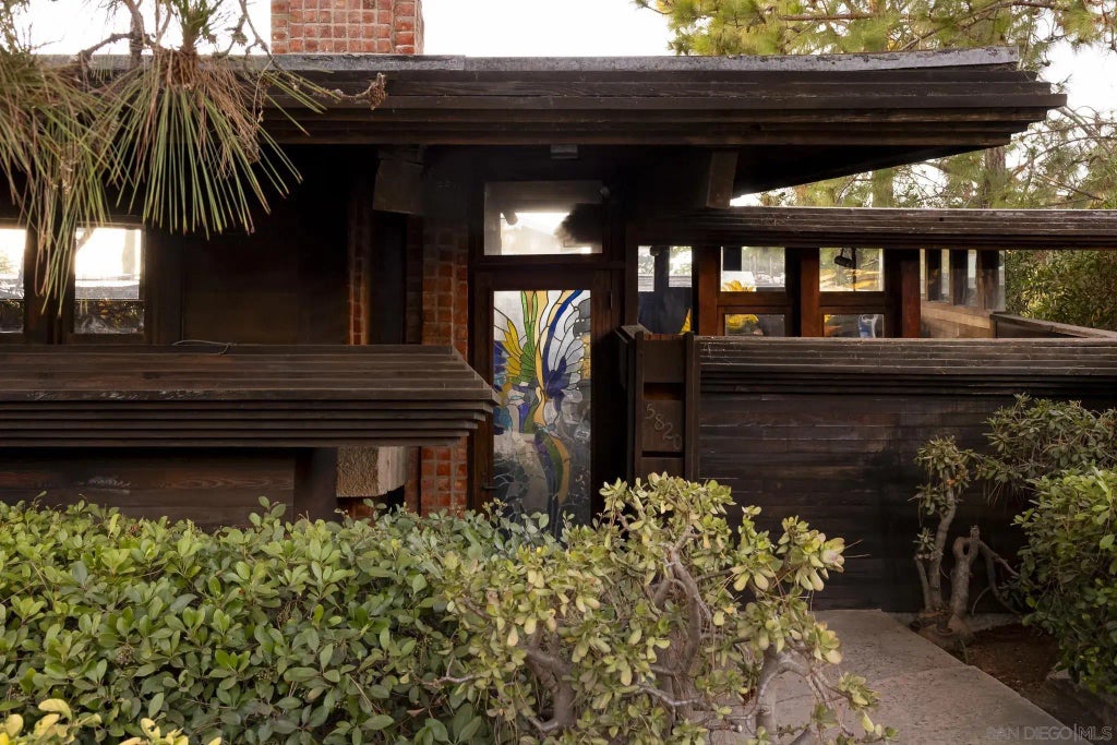 5820 Madra Avenue, DEL CERRO