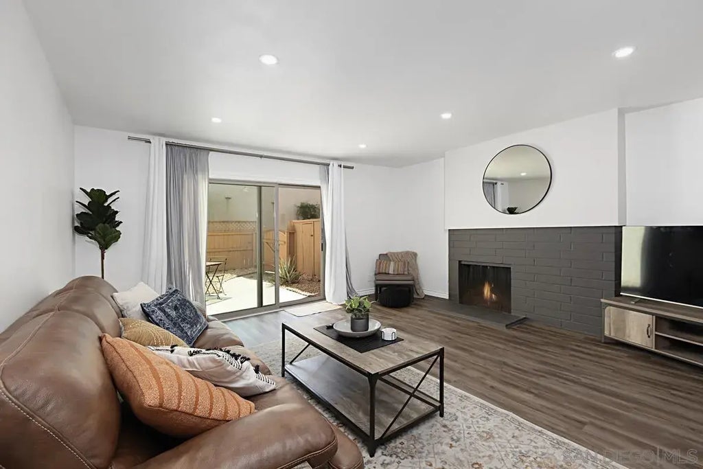 6783 Alvarado Rd 5, Del Cerro (337)