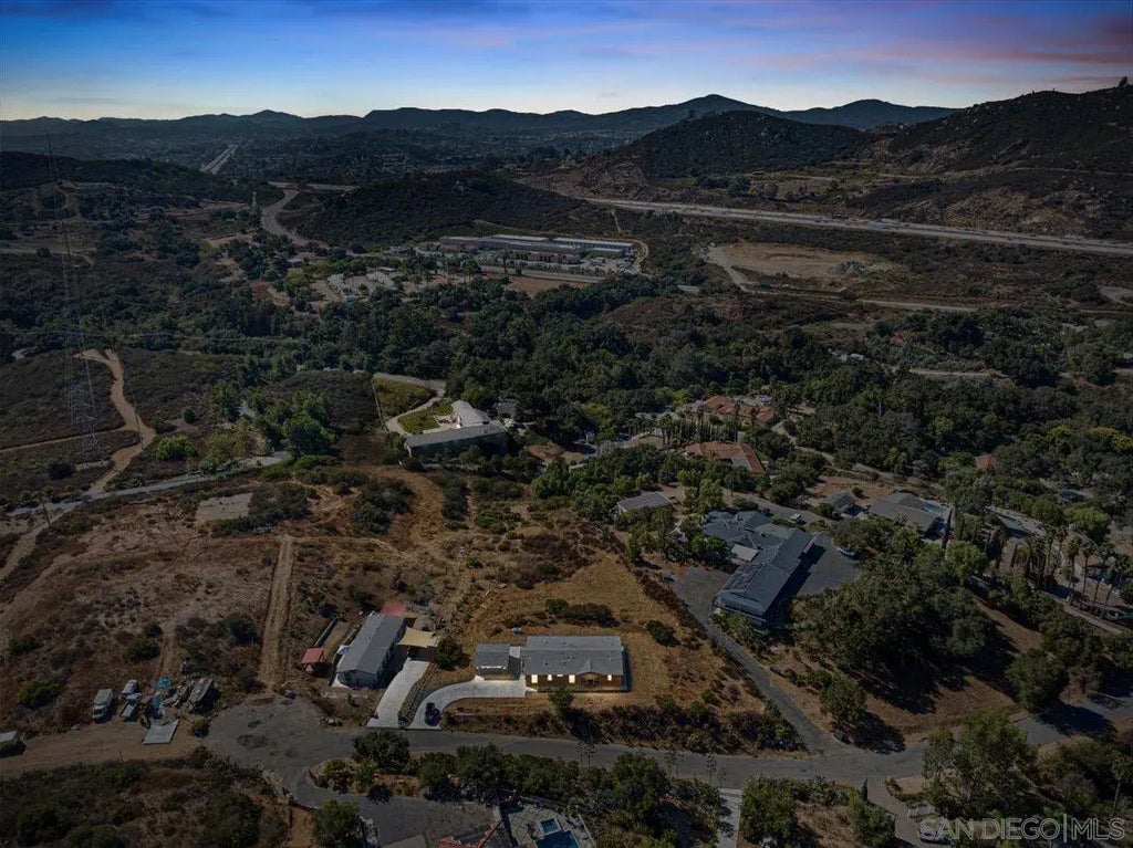 25565 Rua Michelle, Escondido