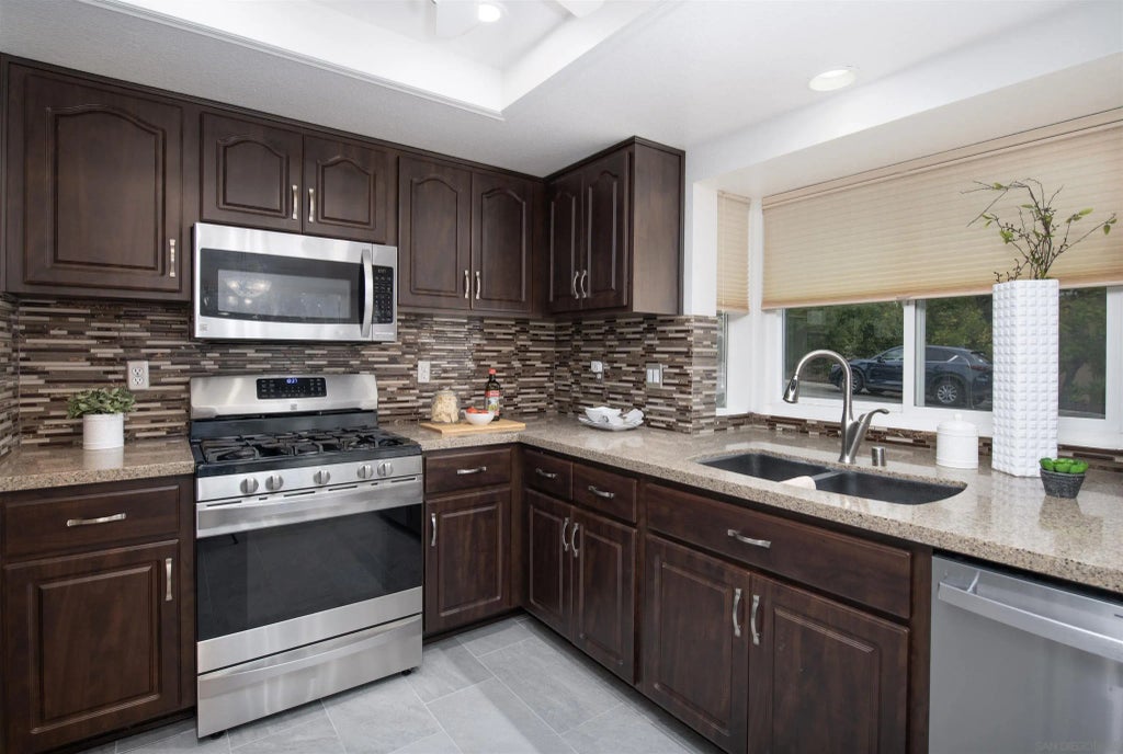 1174 Brewley Ln, Vista