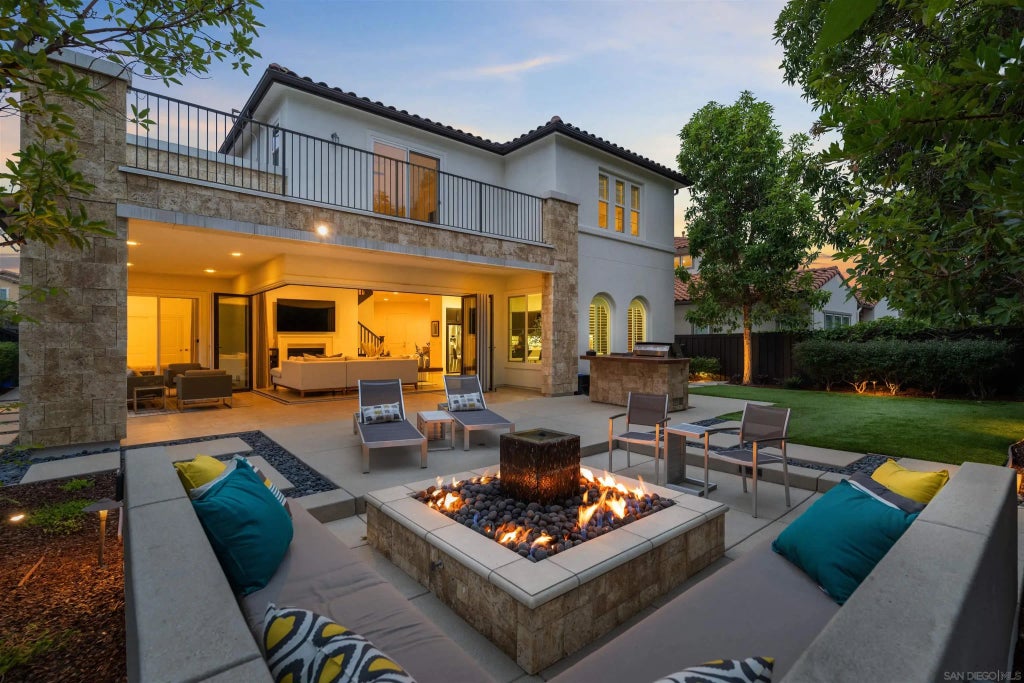 7164 Sitio Corazon, Carlsbad