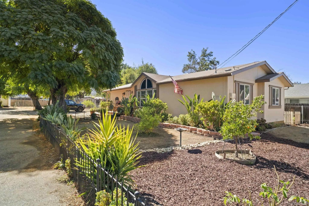 9421 Los Coches Rd, Lakeside