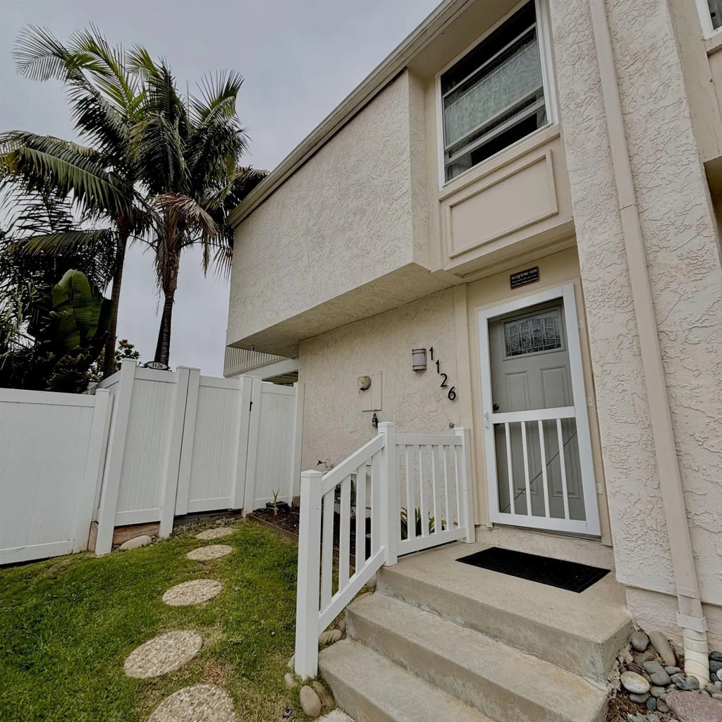 1126 Woodlake Dr, Cardiff