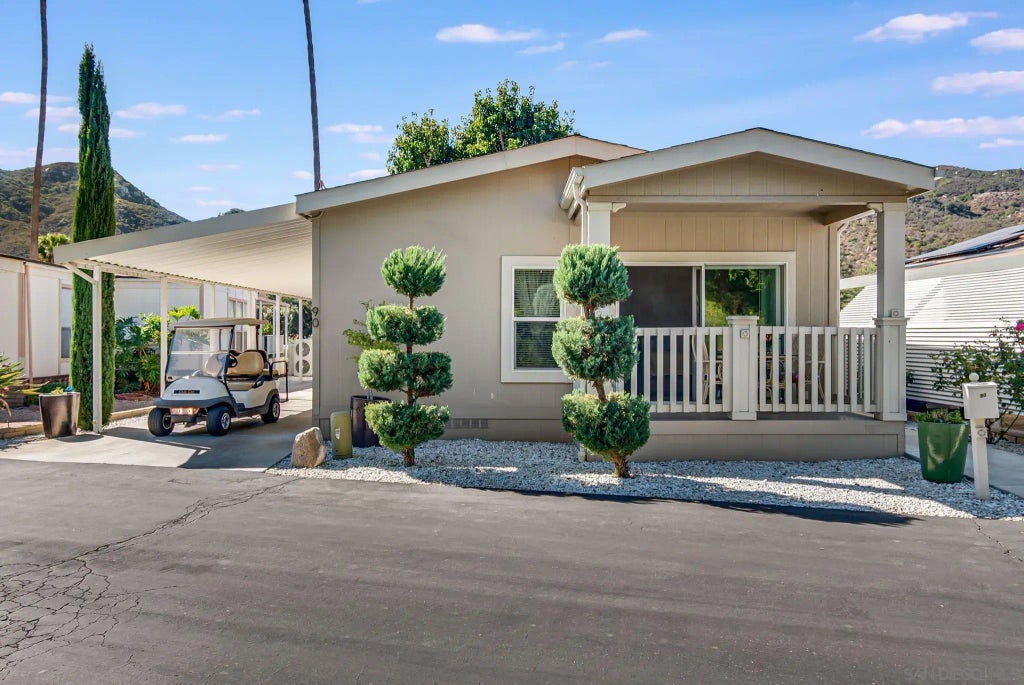 8975 Lawrence Welk Dr Spc 90, Escondido