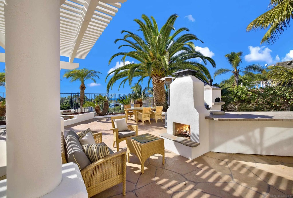 6745 Tea Tree St, Carlsbad