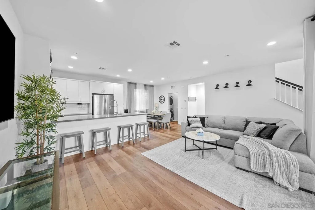 5476 San Alejandro, SOUTH SD