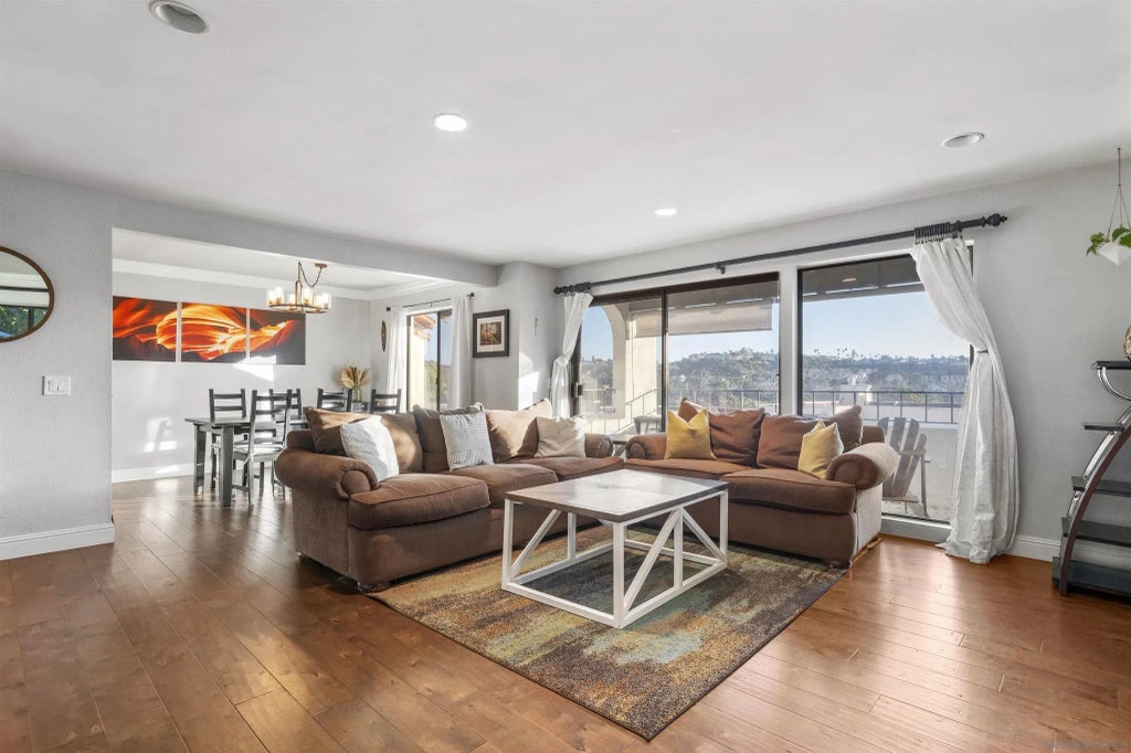 2353 Caringa Way 1, Carlsbad