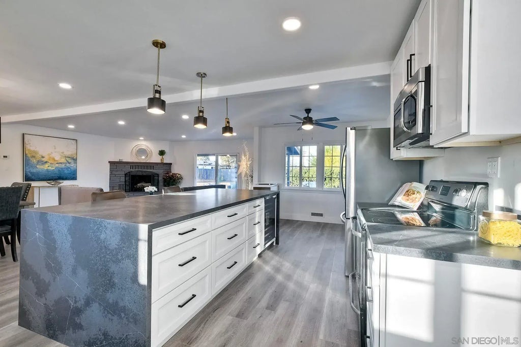 730 Montview Dr, Escondido