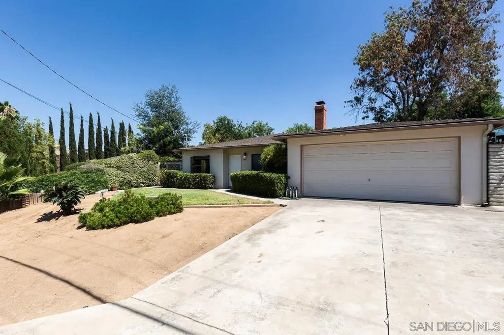 13281 Lamplite Lane, Lakeside