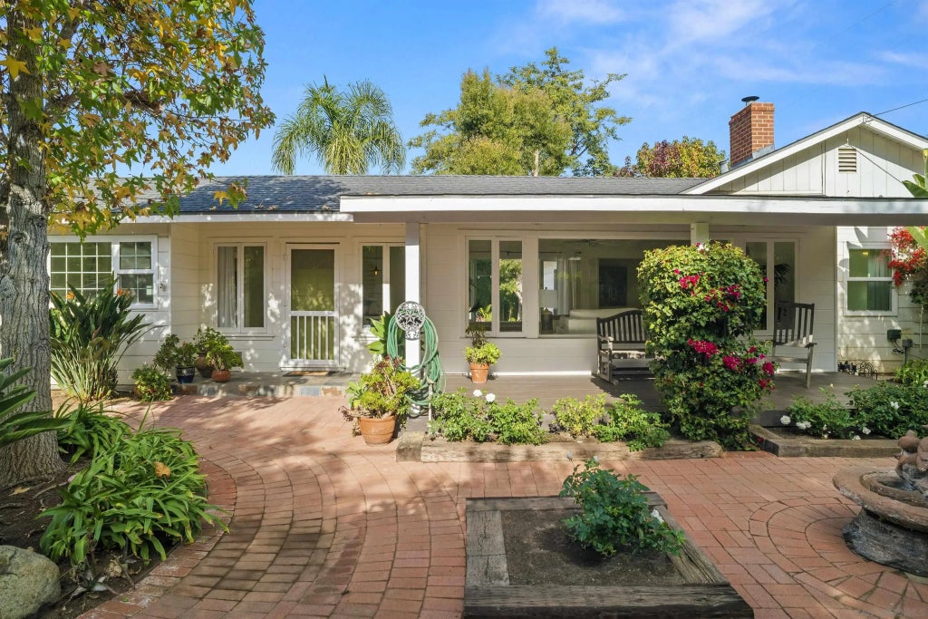 1760 Vale Terrace Dr, Vista