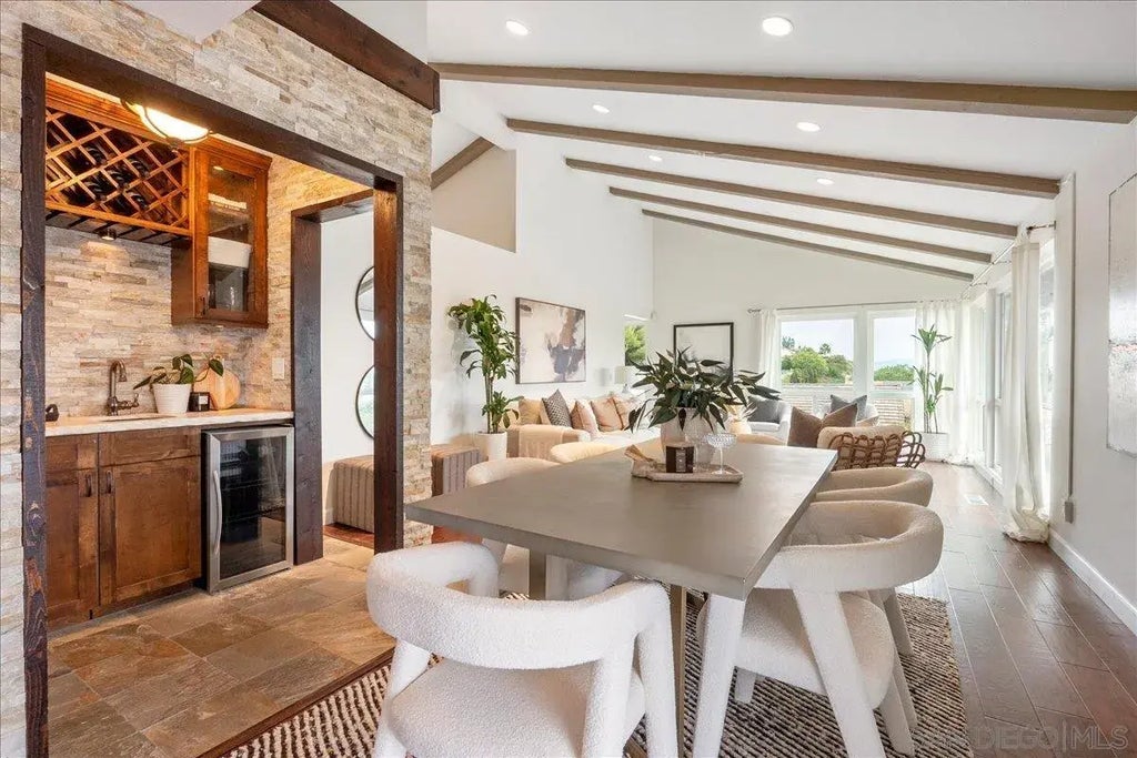 498 Hills Lane Dr, El Cajon