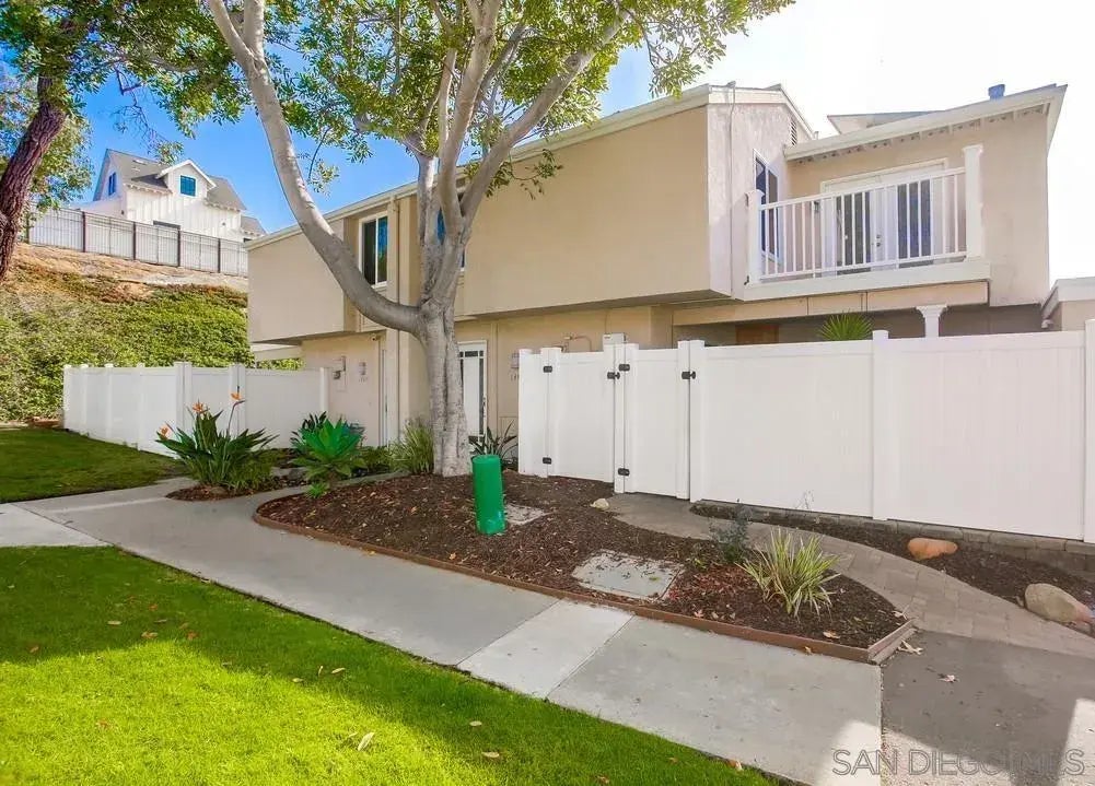 1403 Caminito Septimo, Cardiff