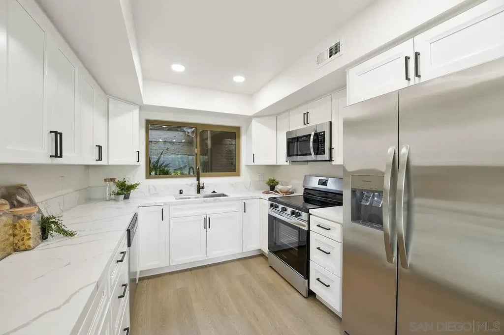 6816 Hyde Park Dr Unit E, SAN CARLOS