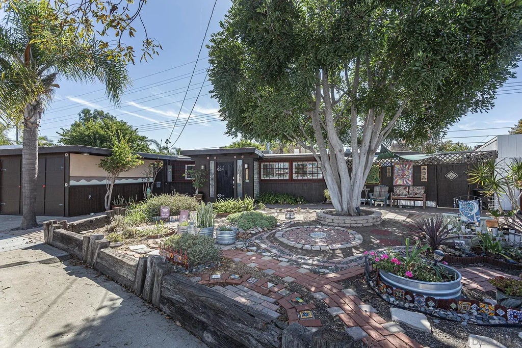 5371 Barstow Street, CLAIREMONT