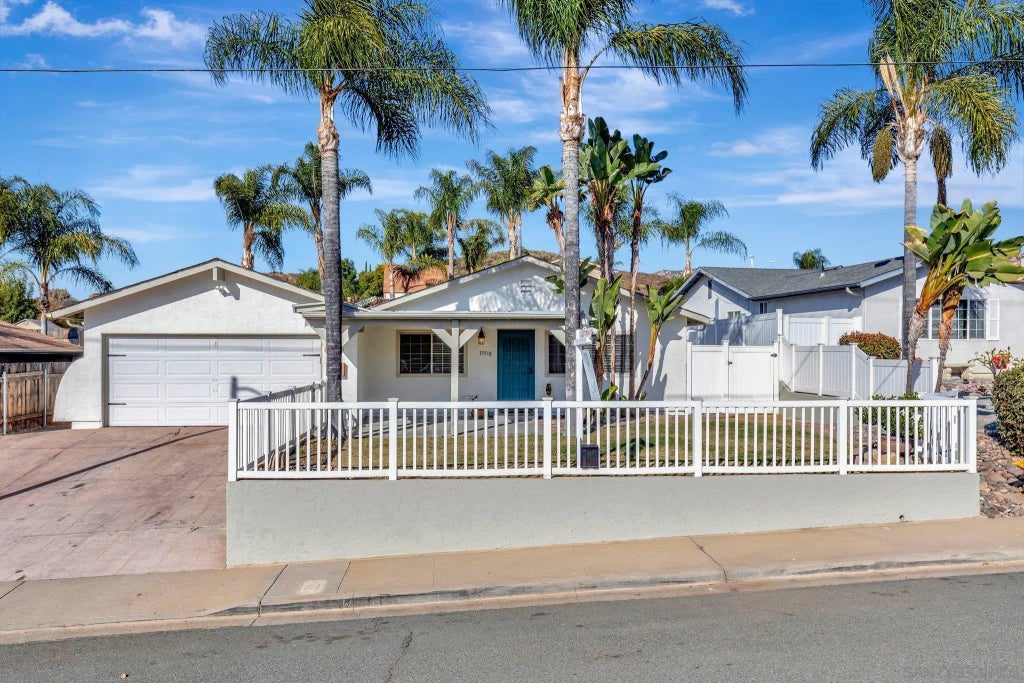 13518 Lakeshore Dr., Lakeside