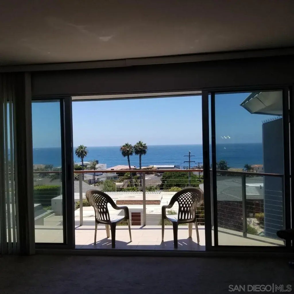 5383 Chelsea 304, LA JOLLA