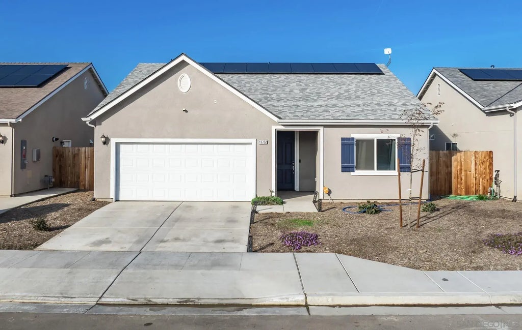 13722 Larkspur Way, Armona