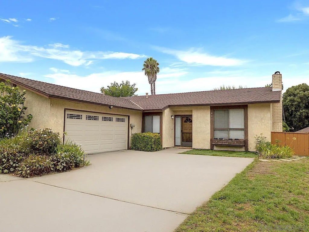 803 Willow Tree Lane, Fallbrook