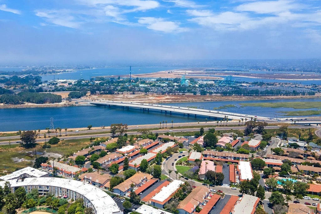 4215 Loma Riviera Ln, POINT LOMA