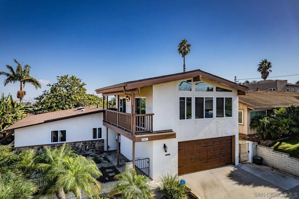 2961 Poinsettia Dr, POINT LOMA