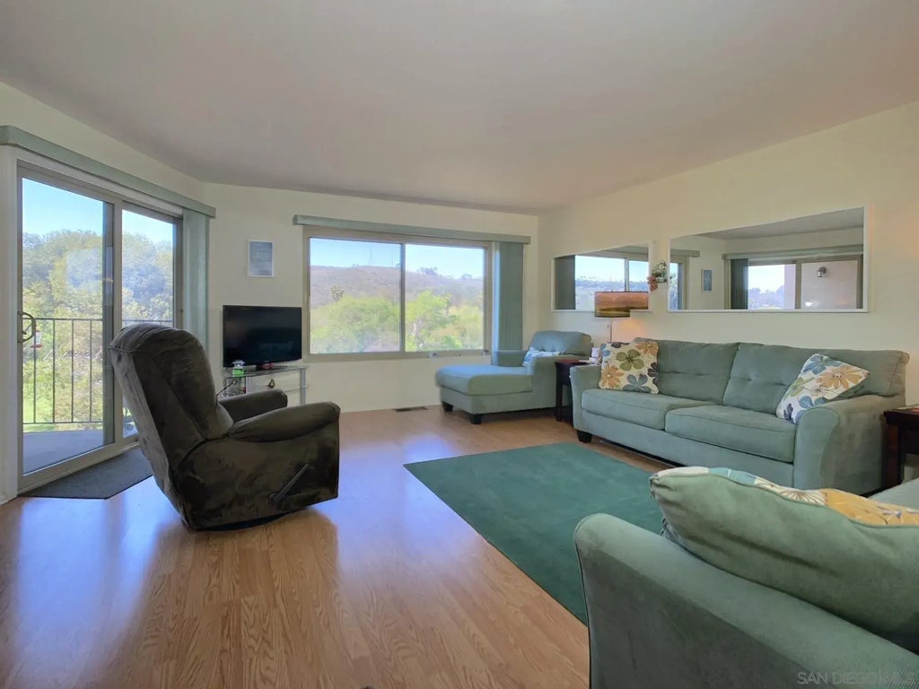 6780 Mission Gorge Rd, DEL CERRO