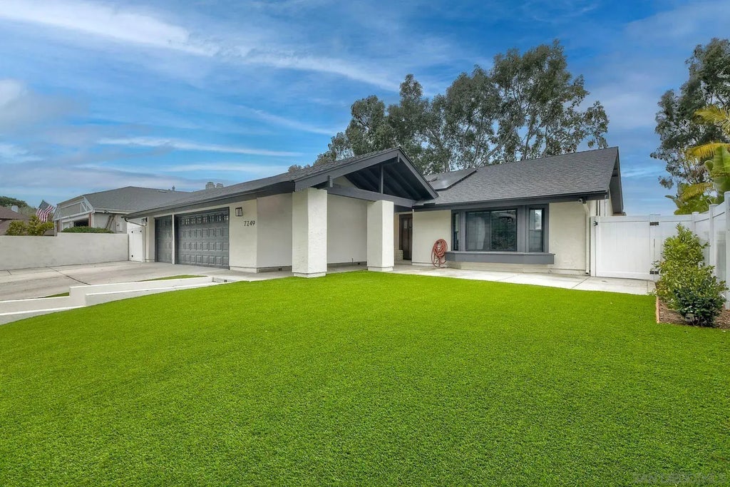 7249 Carpa Court, Carlsbad