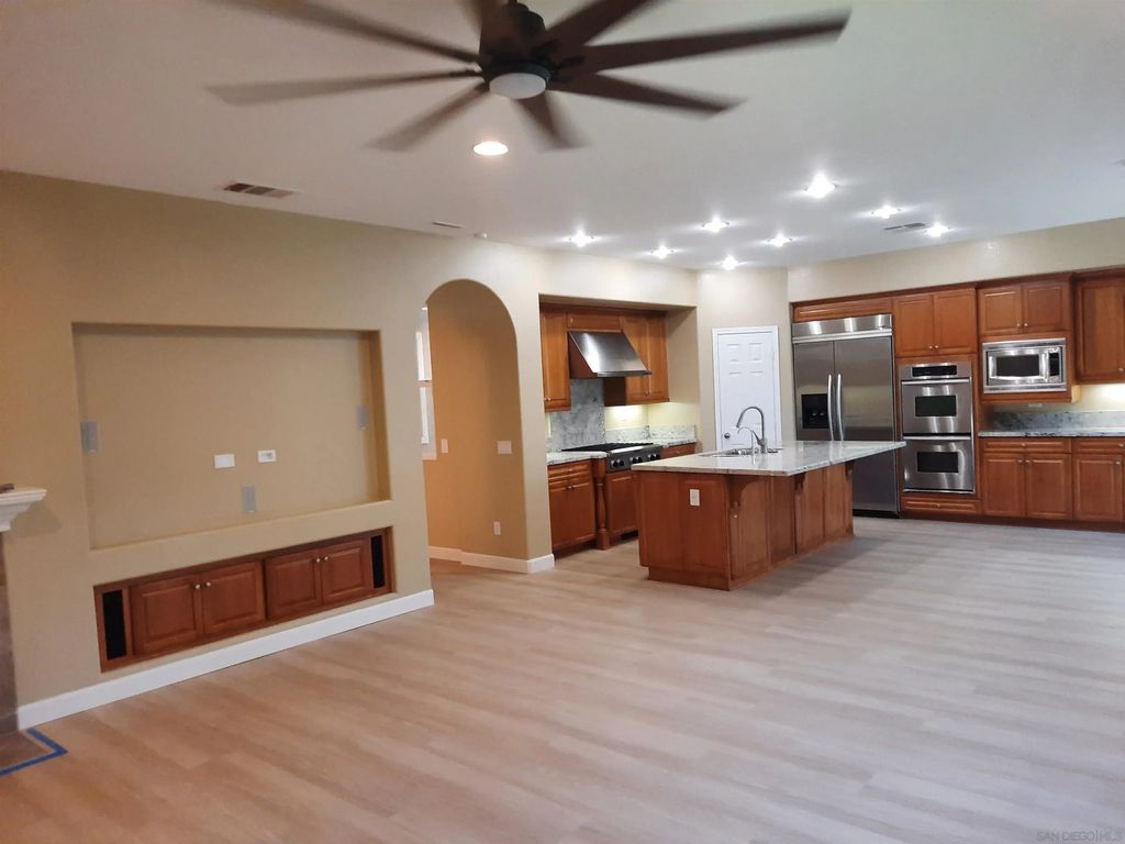 1894 Shadetree Dr, San Marcos
