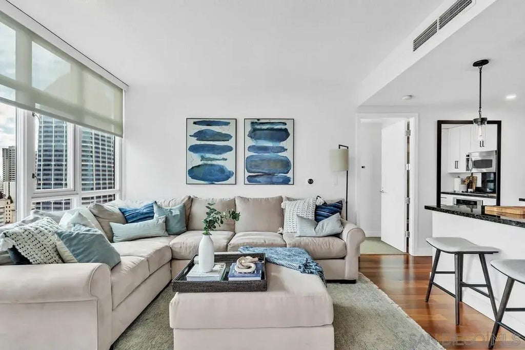 1205 Pacific Hwy 1904, Downtown (DT)