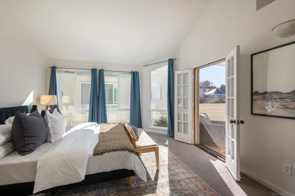 7585 Eads E, La Jolla