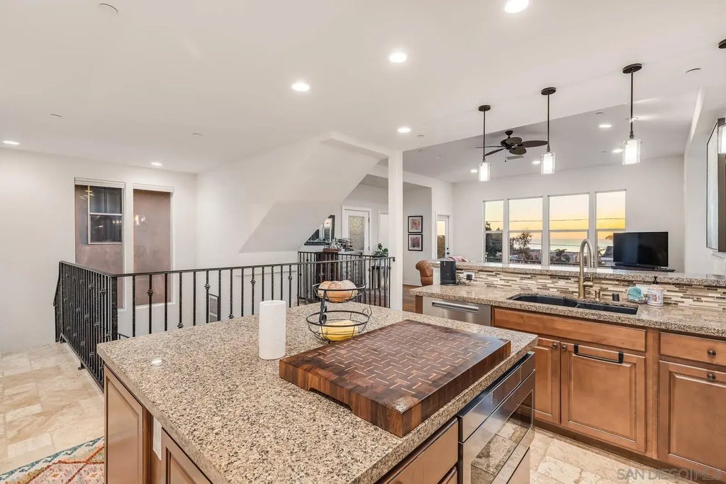 2009 Mackinnon Ave, Cardiff