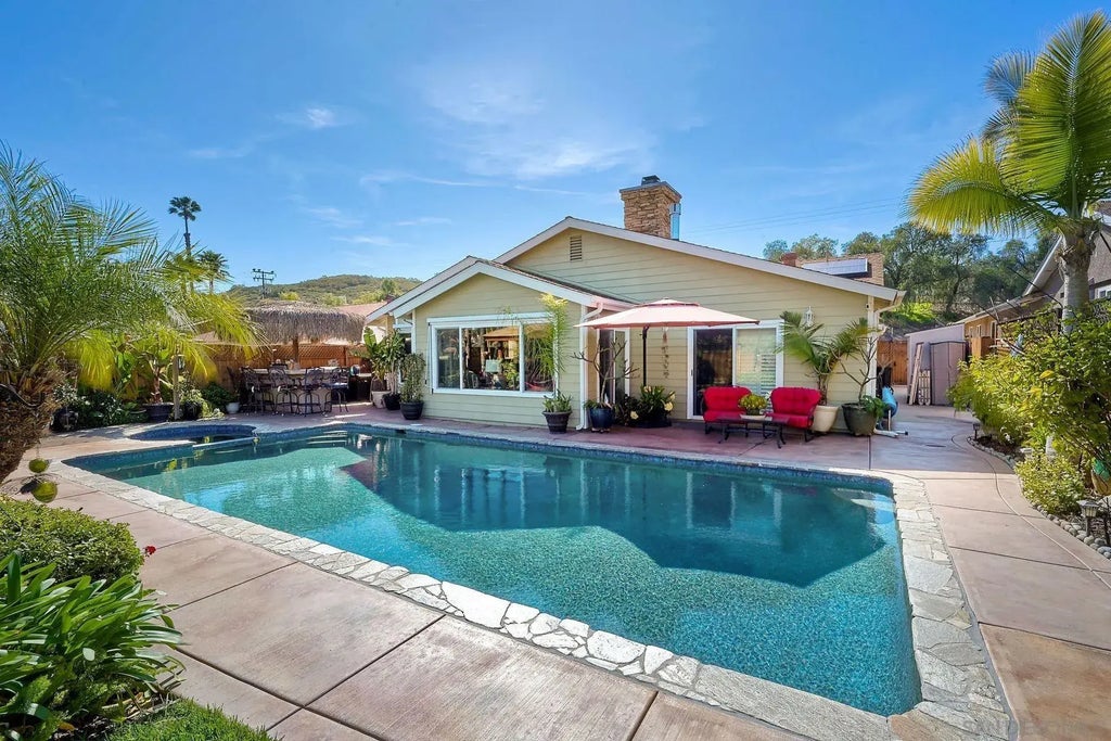 13821 Eisenhower Ave, Poway