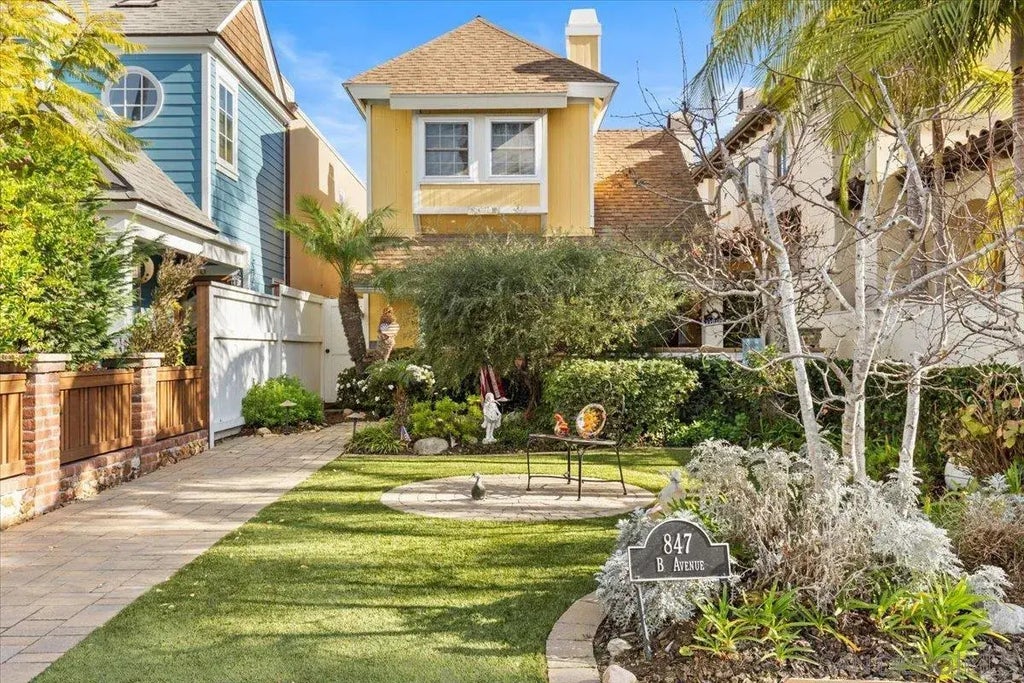 847 B Ave, Coronado