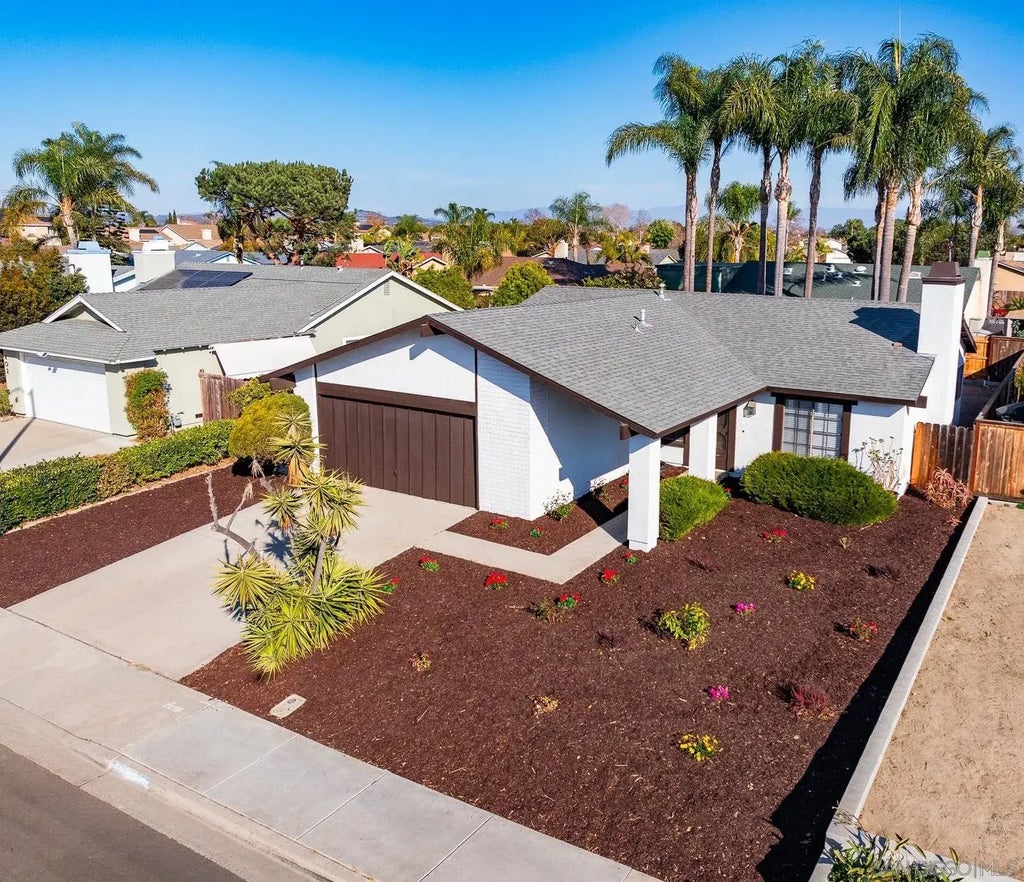398 Coco Palms Dr, Oceanside