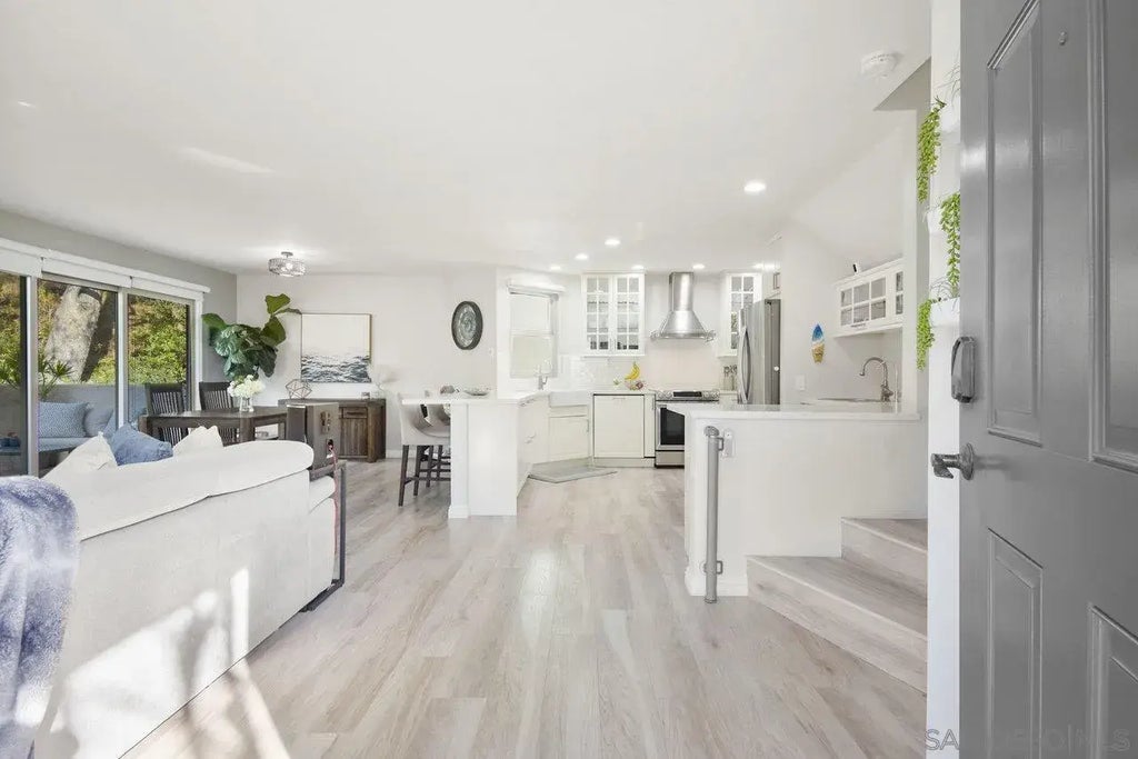 1212 River Glen Row 107, LINDA VISTA