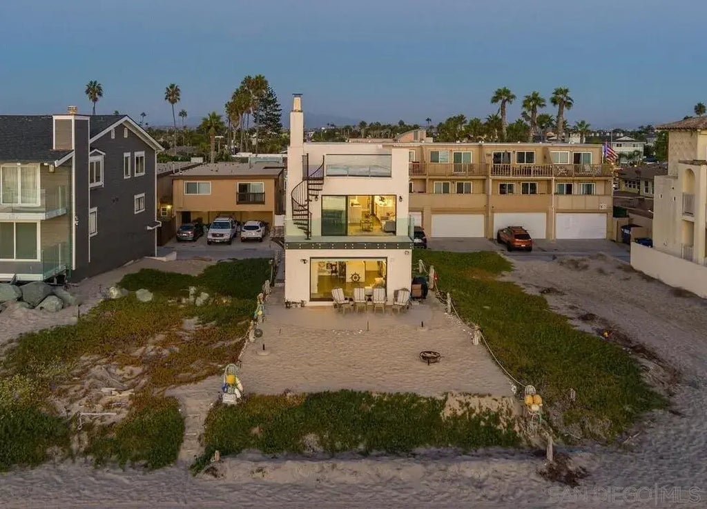 680-682 Ocean Ln, Imperial Beach