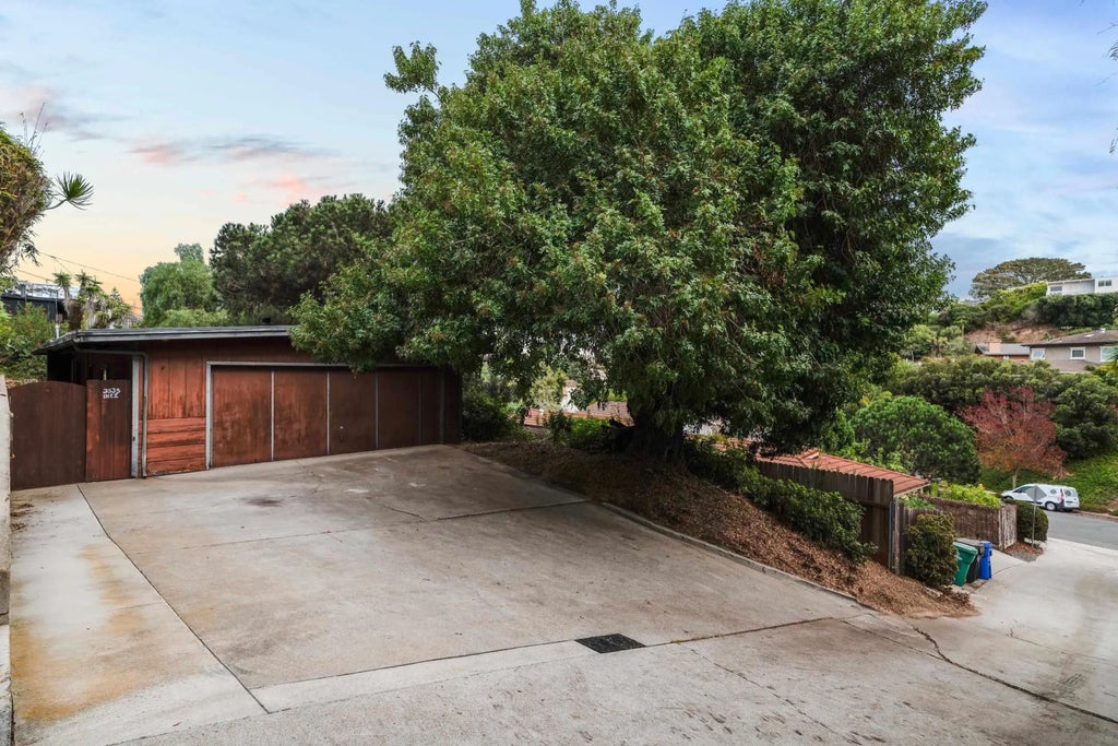 3535 Inez, POINT LOMA