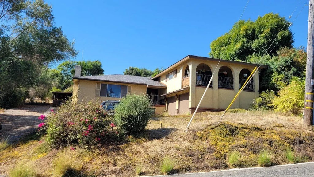 820 Alta Vista Dr, Vista