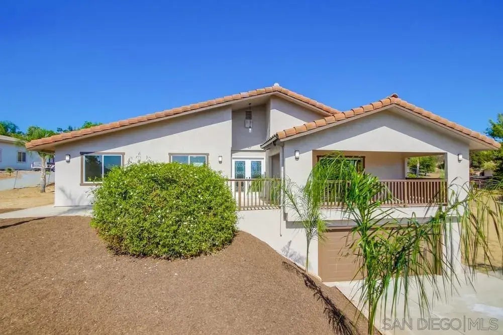 9929 Bon Vue Dr, El Cajon