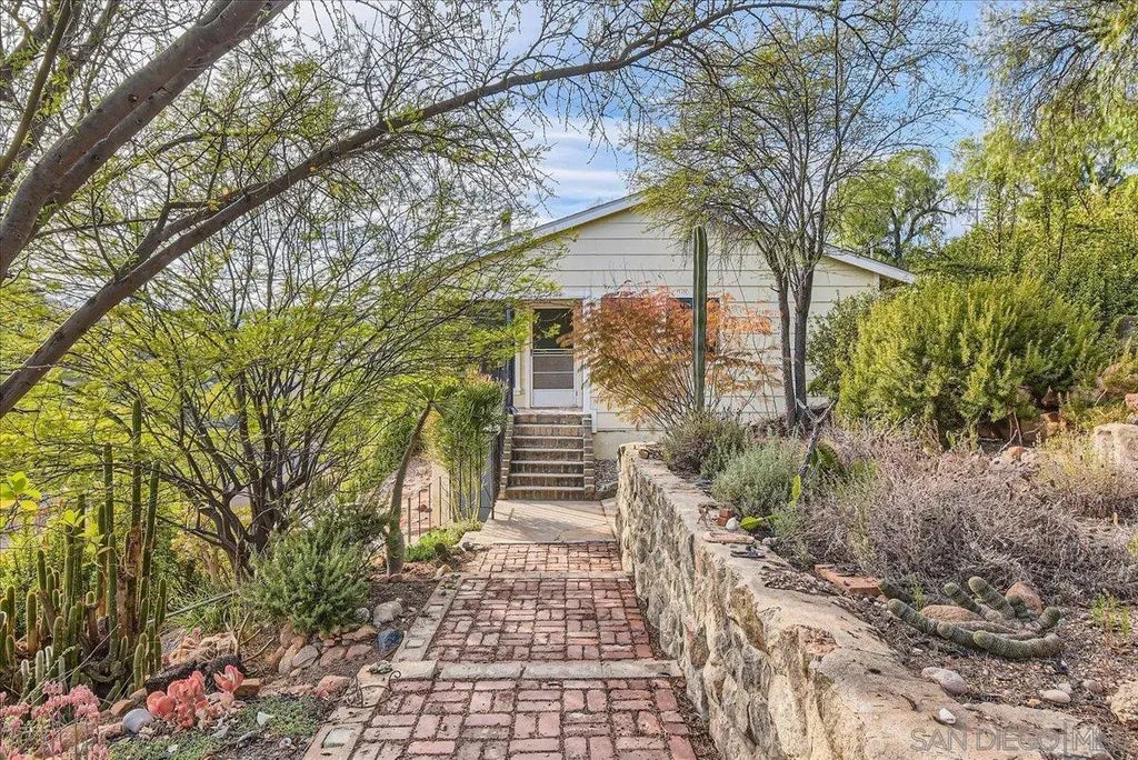 10810 Palm Row Drive, Lakeside