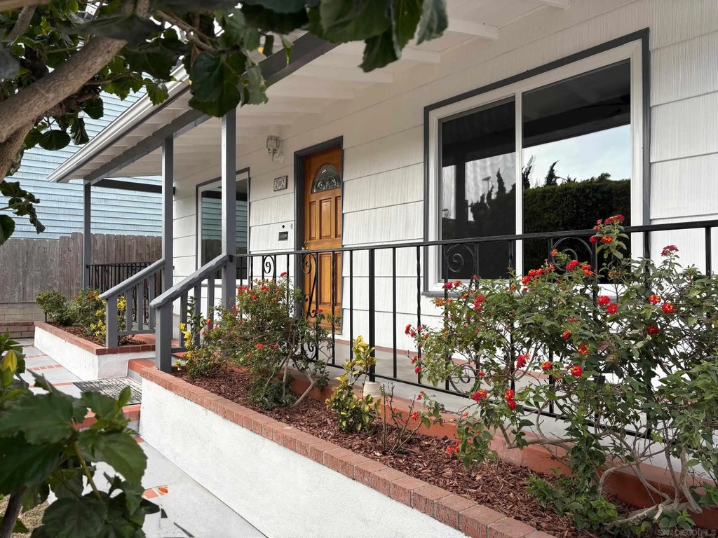 2012 Rosecrans St, POINT LOMA