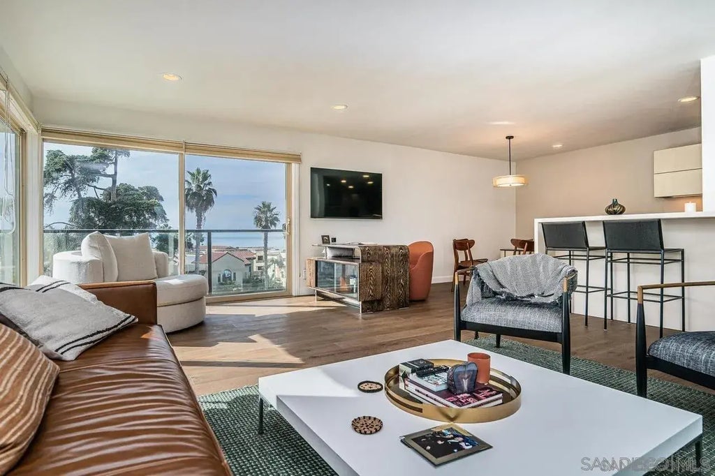 909 Coast Blvd 10, La Jolla