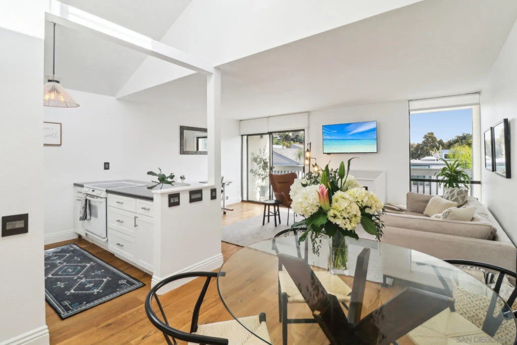 2376 Altisma Way E, Carlsbad