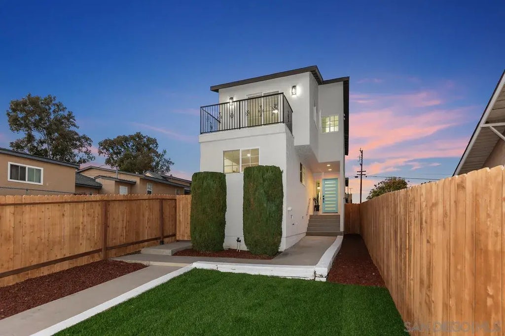 3012 Valle Ave, LOGAN HEIGHTS