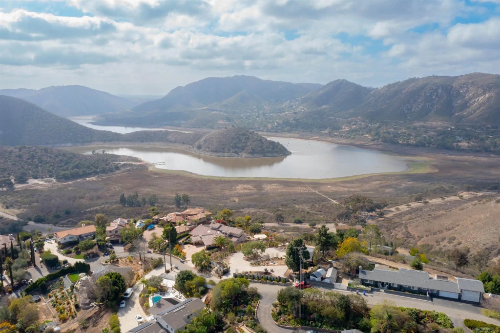 3381 Vista De La Cresta, Escondido