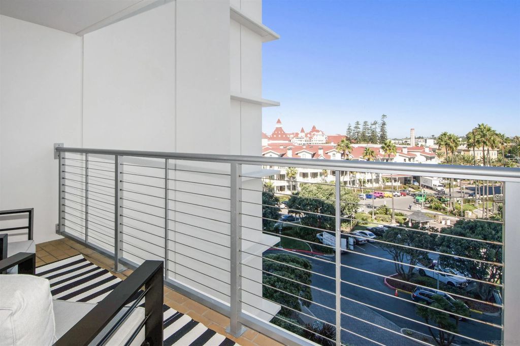 1720 Avenida Del Mundo 501, Coronado