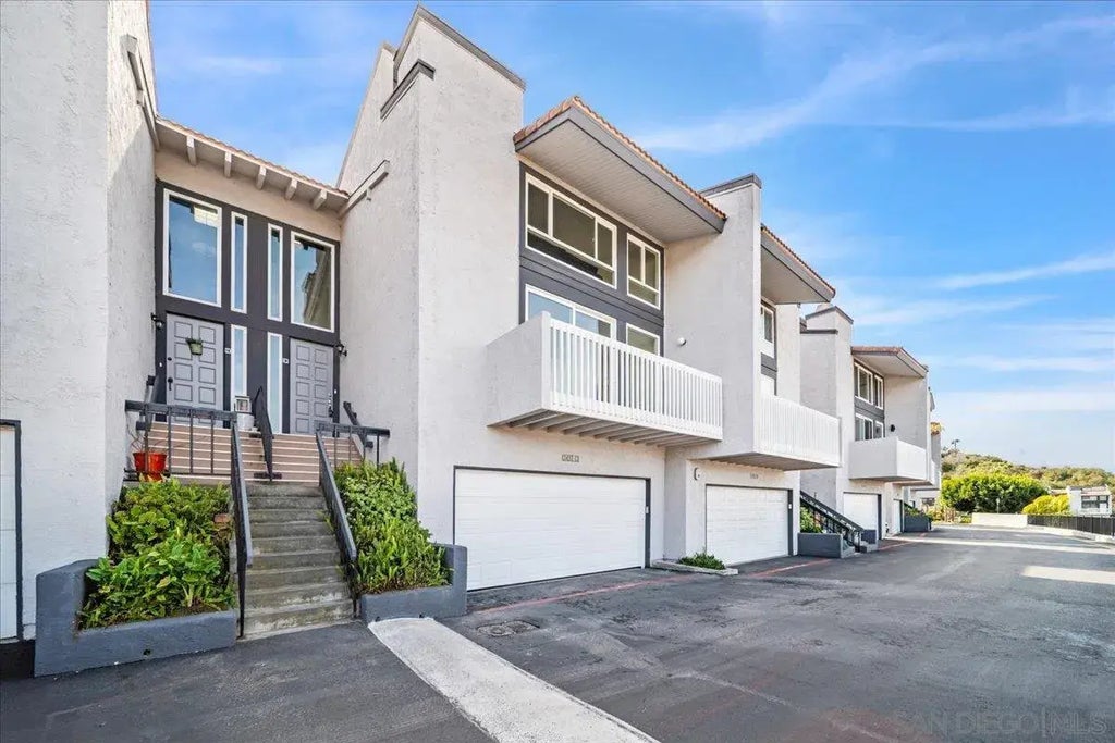 2431 La Costa Ave C, Carlsbad