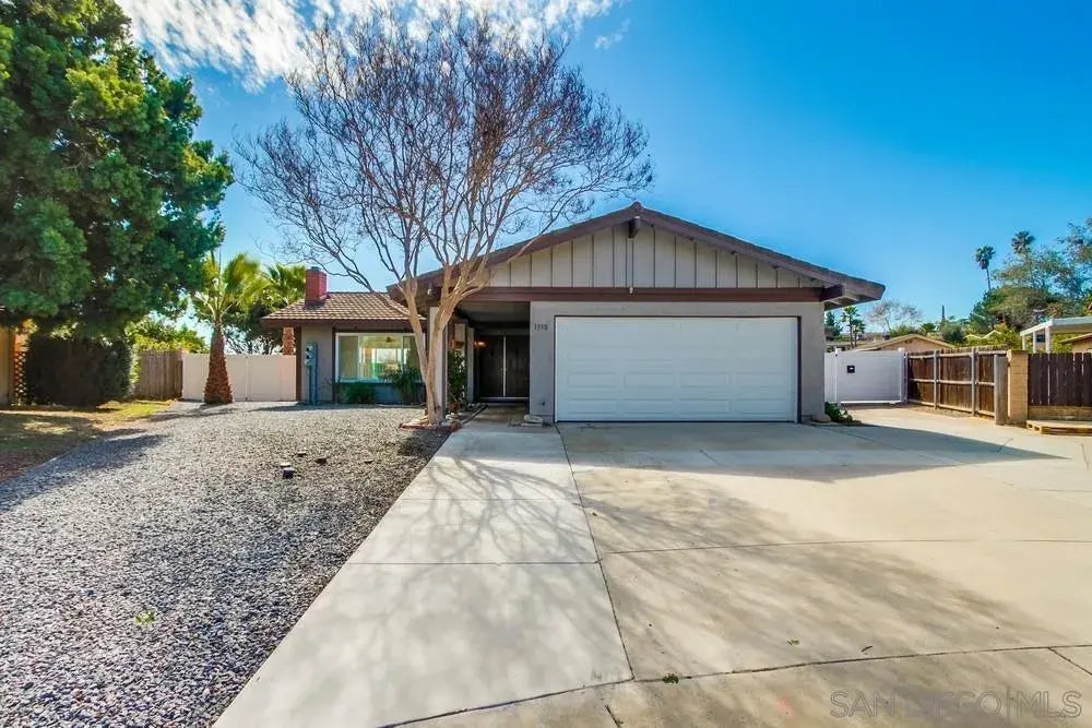 1350-52 Rock Hill Pl, Escondido