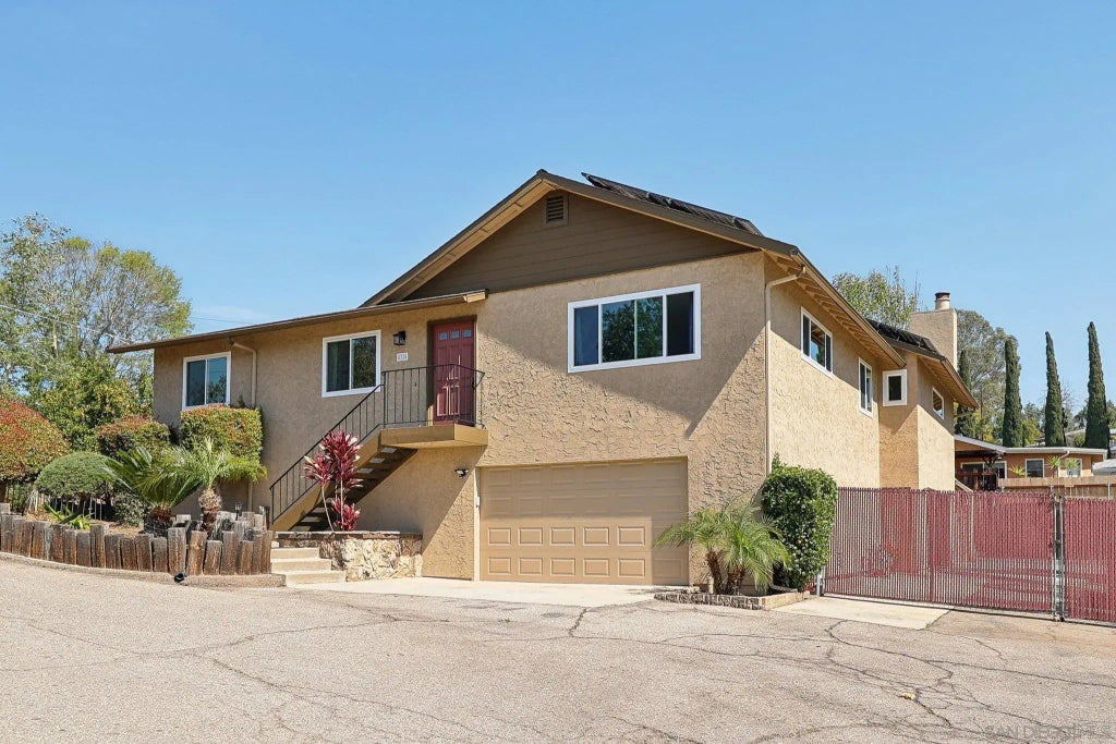 8315 Merrill Dr, Lakeside