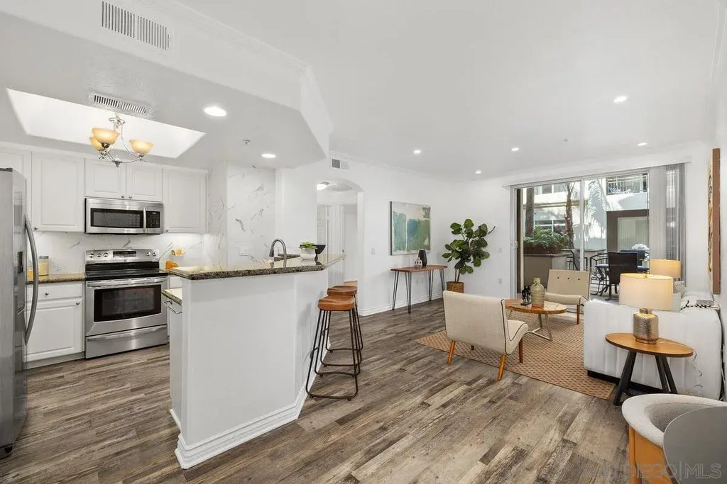 4165 Executive Dr F110, La Jolla